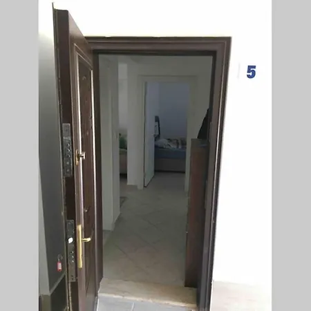 Apartament Guzel Ev *